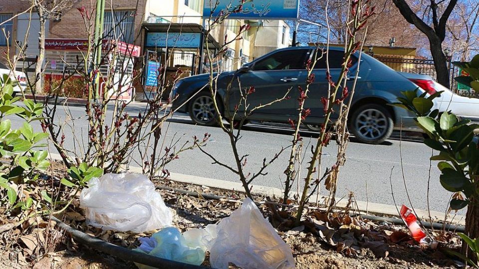 ماسک و دستکش‌های مصرف‌شده معضل این‌روزهای شهر