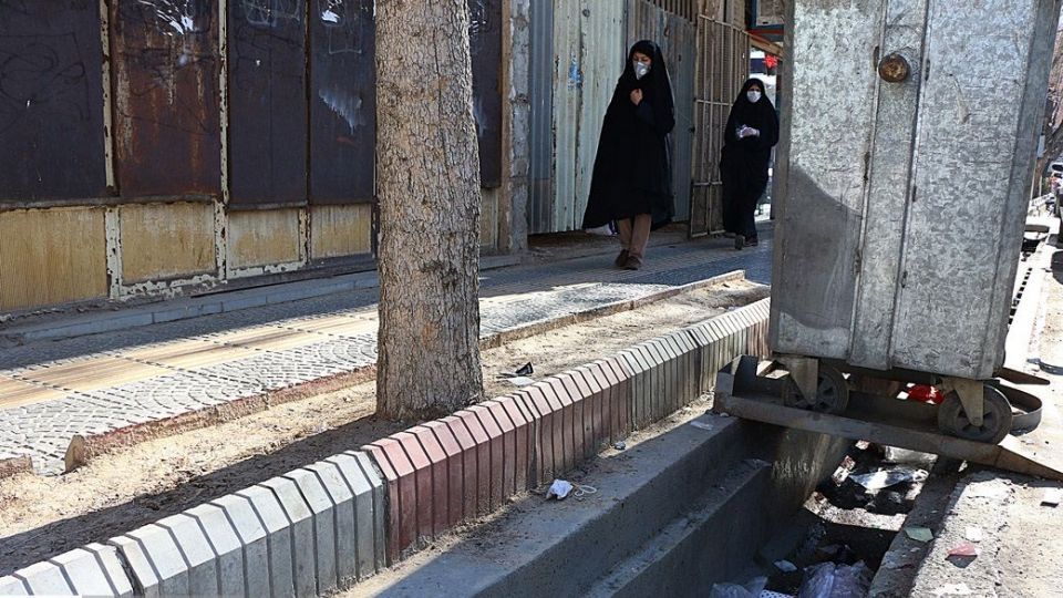 ماسک و دستکش‌های مصرف‌شده معضل این‌روزهای شهر