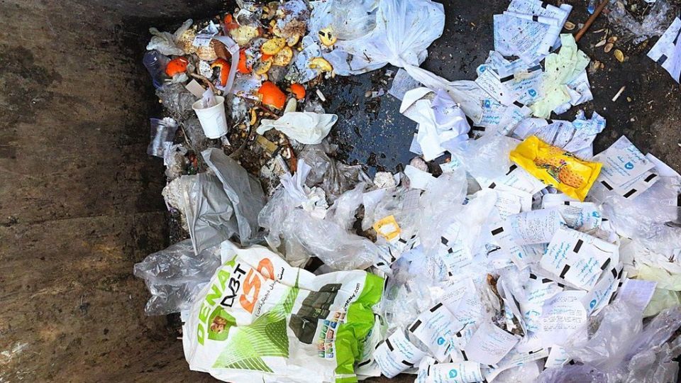 ماسک و دستکش‌های مصرف‌شده معضل این‌روزهای شهر