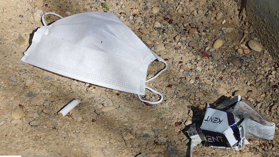 ماسک و دستکش‌های مصرف‌شده معضل این‌روزهای شهر