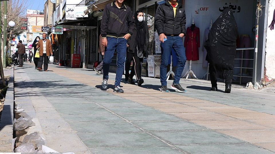 ماسک و دستکش‌های مصرف‌شده معضل این‌روزهای شهر