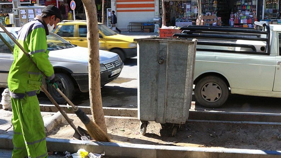 ماسک و دستکش‌های مصرف‌شده معضل این‌روزهای شهر