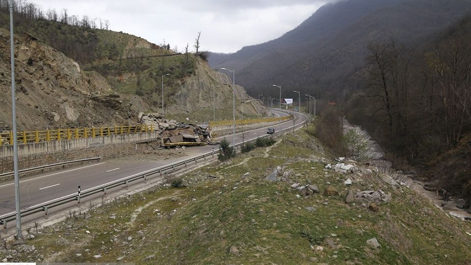 ریزش کوه در آزاد راه تهران - شمال