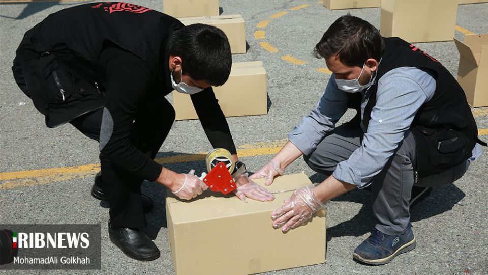 اهدای کمک های مردمی به نیازمندان