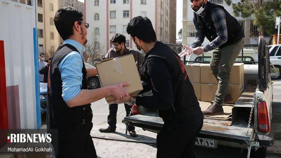 اهدای کمک های مردمی به نیازمندان