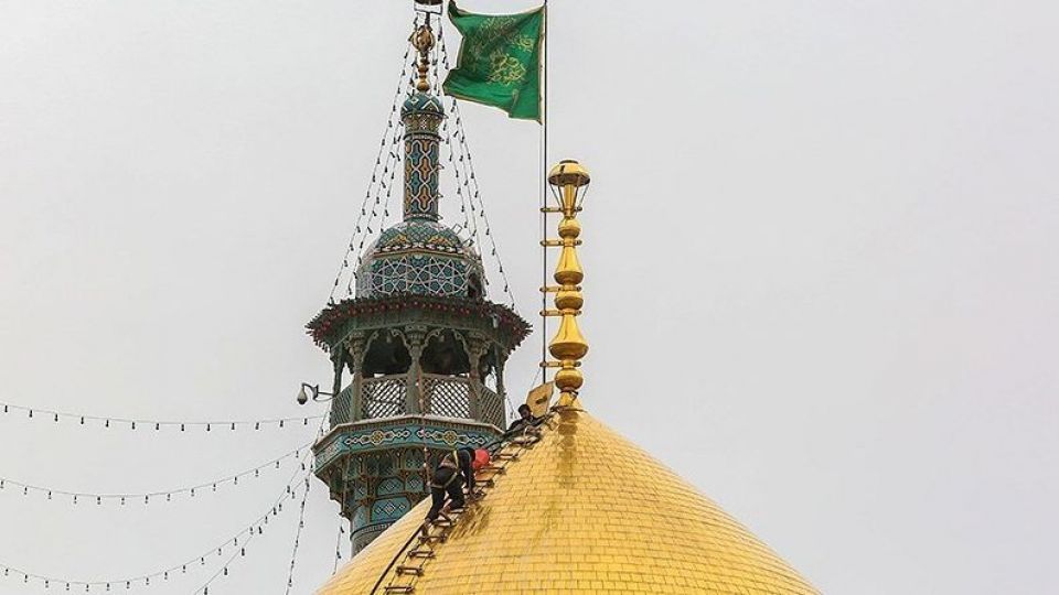  شستشوی گنبد حرم حضرت معصومه (س)