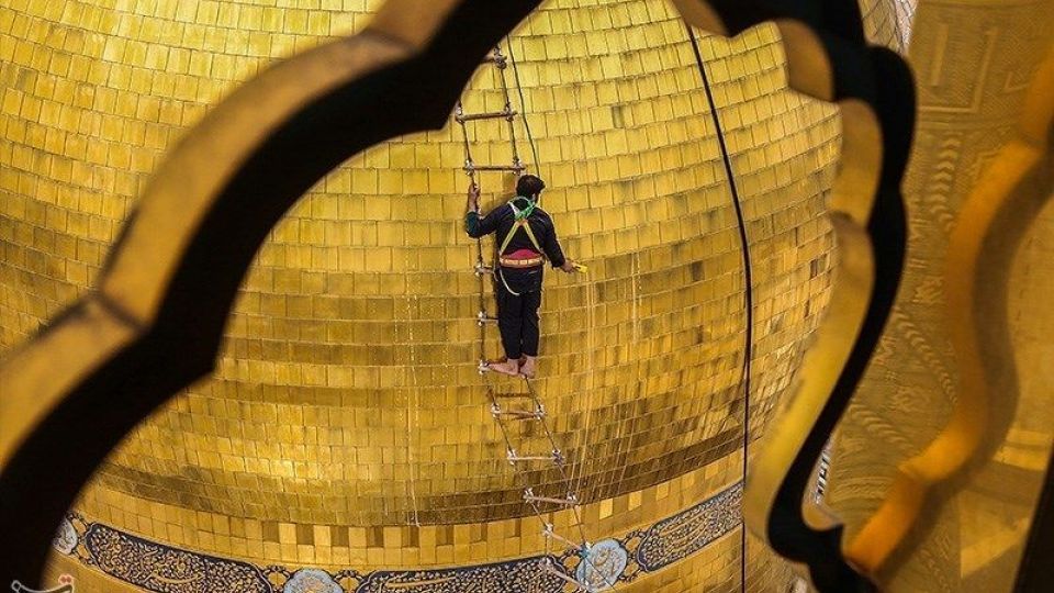  شستشوی گنبد حرم حضرت معصومه (س)