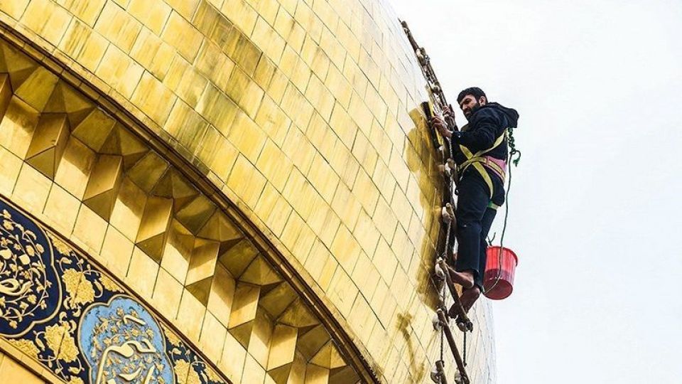  شستشوی گنبد حرم حضرت معصومه (س)