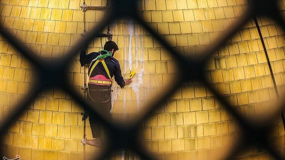  شستشوی گنبد حرم حضرت معصومه (س)