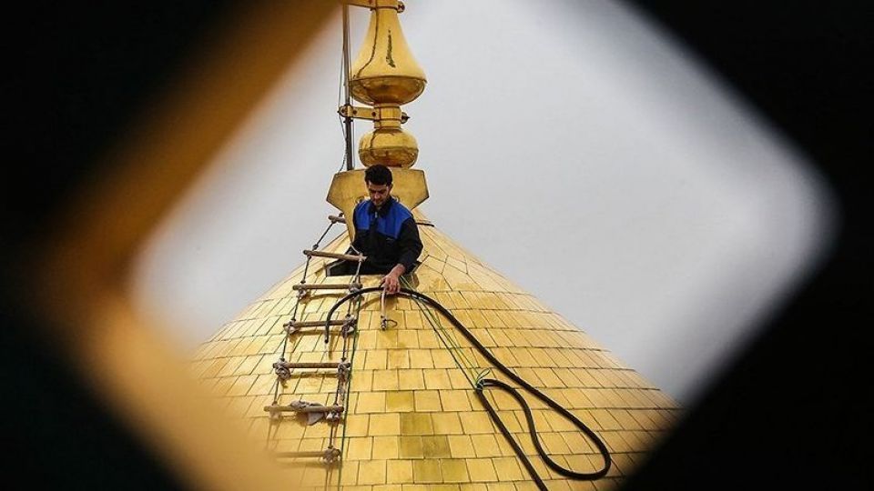  شستشوی گنبد حرم حضرت معصومه (س)