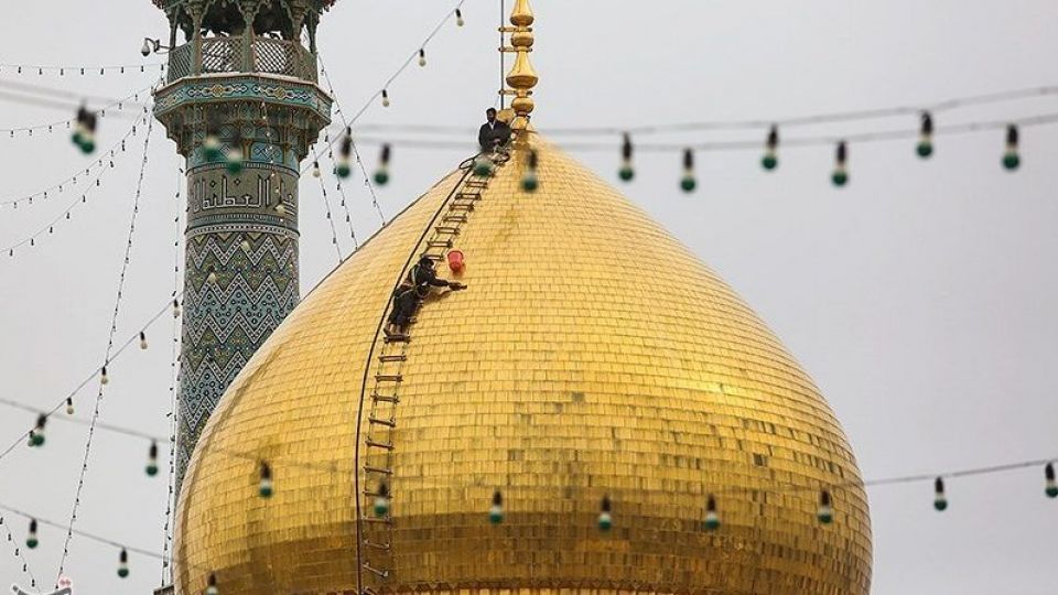  شستشوی گنبد حرم حضرت معصومه (س)