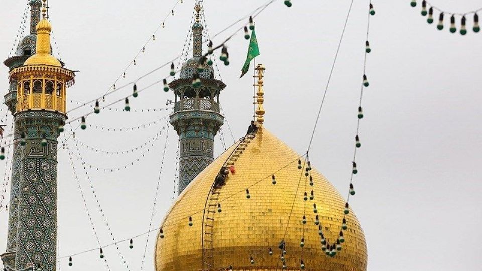  شستشوی گنبد حرم حضرت معصومه (س)