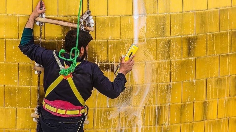  شستشوی گنبد حرم حضرت معصومه (س)