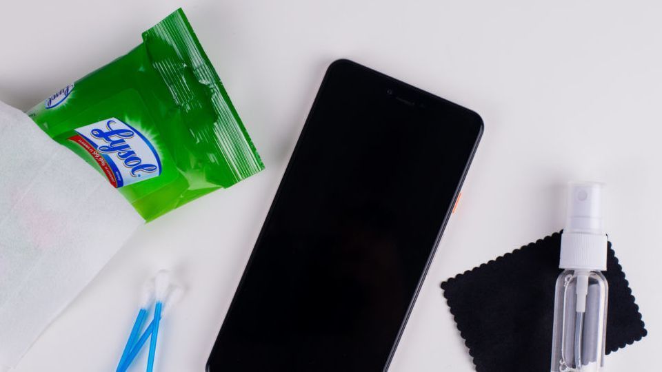 نحوه ضدعفونی کردن صحیح گوشی هوشمند در ایام کرونا نحوه ضدعفونی کردن صحیح گوشی هوشمند در ایام کرونا