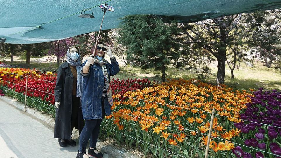 لاله‌ای برای مادران