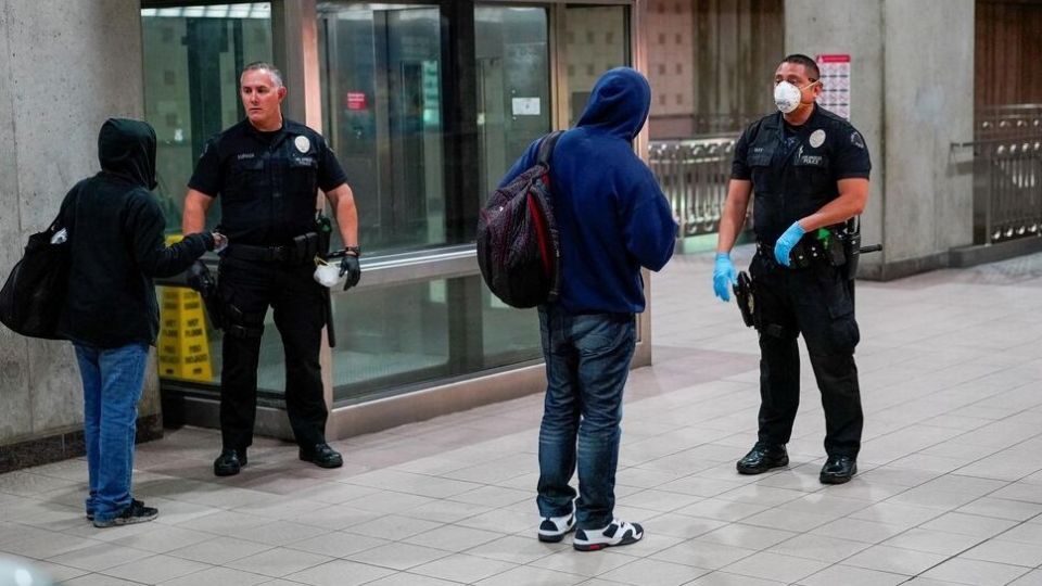 برخورد پلیس با نقض کنندگان قرنطینه در کشورهای مختلف