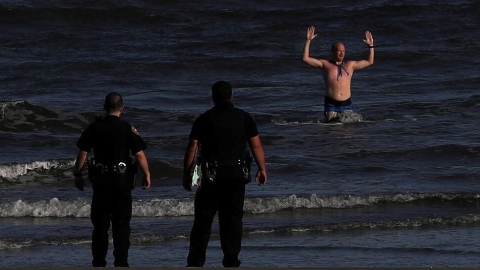 برخورد پلیس با نقض کنندگان قرنطینه در کشورهای مختلف