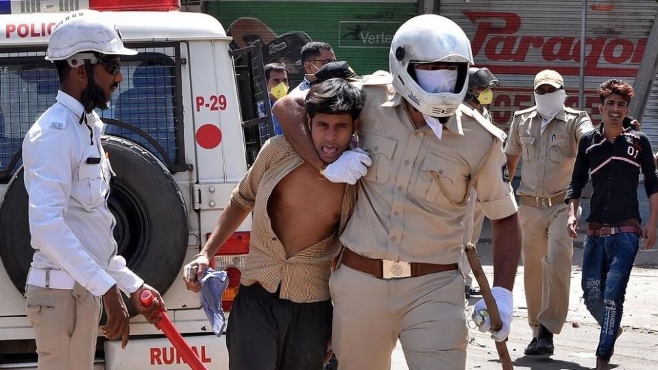 برخورد پلیس با نقض کنندگان قرنطینه در کشورهای مختلف