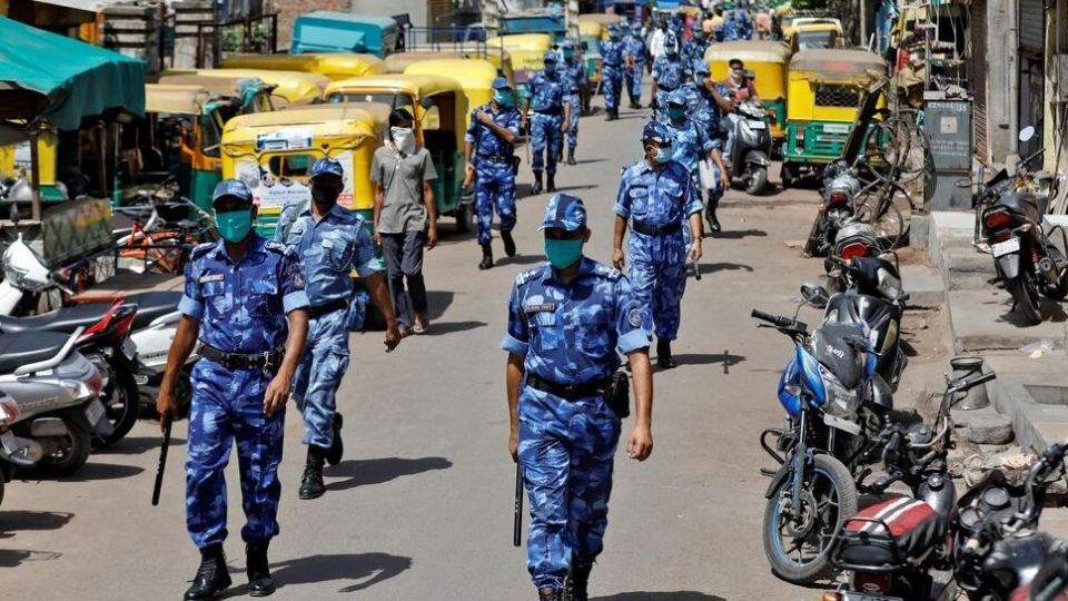 برخورد پلیس با نقض کنندگان قرنطینه در کشورهای مختلف