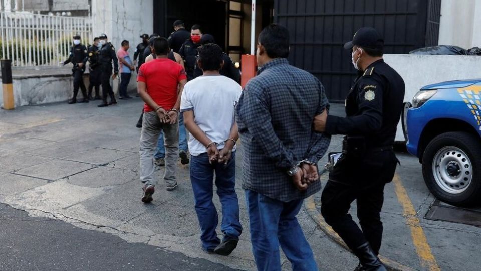 برخورد پلیس با نقض کنندگان قرنطینه در کشورهای مختلف