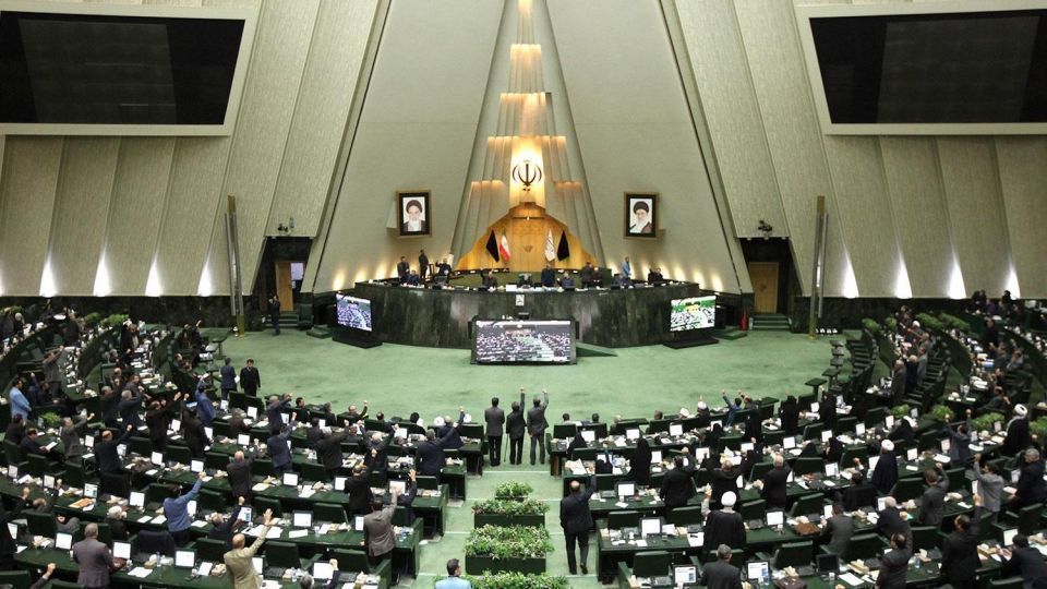 قرائت گزارش تفحص از قاچاق در مجلس/ ۲۵ میلیارد دلار قاچاق سالانه در کشور قرائت گزارش تفحص از قاچاق در مجلس/ ۲۵ میلیارد دلار قاچاق سالانه در کشور