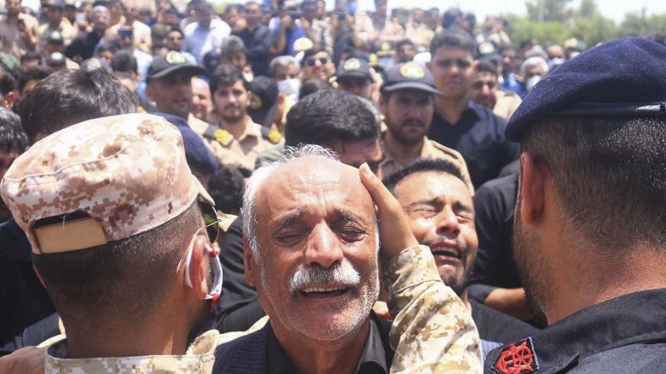 تشییع پیکر مطهر شهدای نیروی دریایی ارتش در بندر کنارک