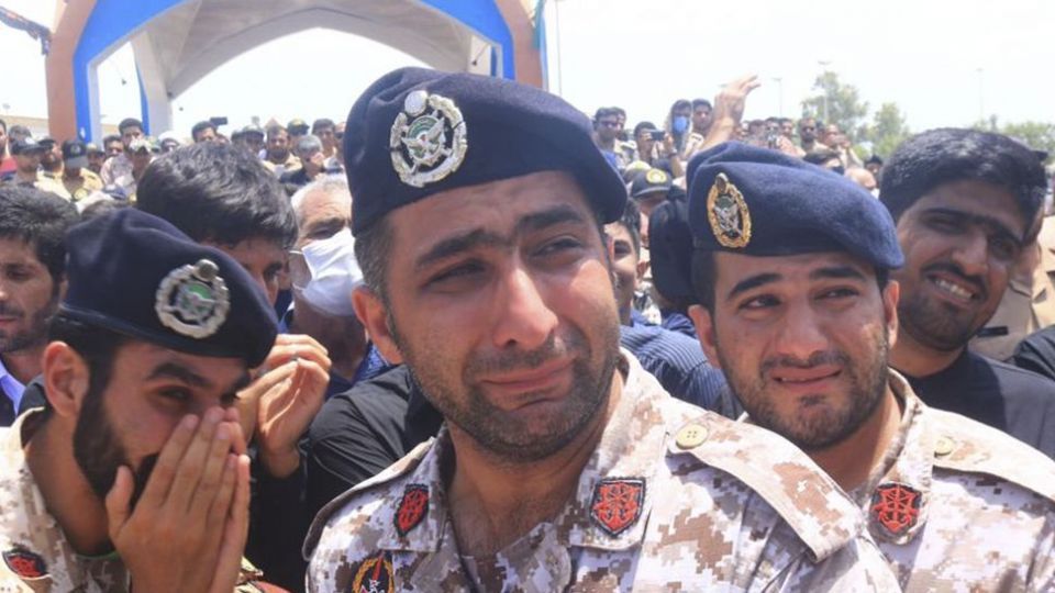 تشییع پیکر مطهر شهدای نیروی دریایی ارتش در بندر کنارک