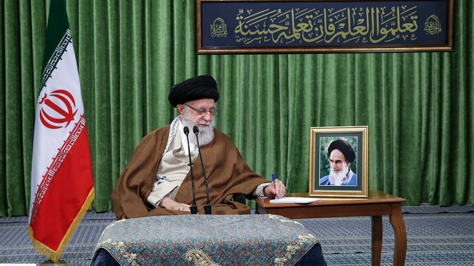 ارتباط تصویری رهبر انقلاب با نمایندگان تشکل‌های دانشجویی