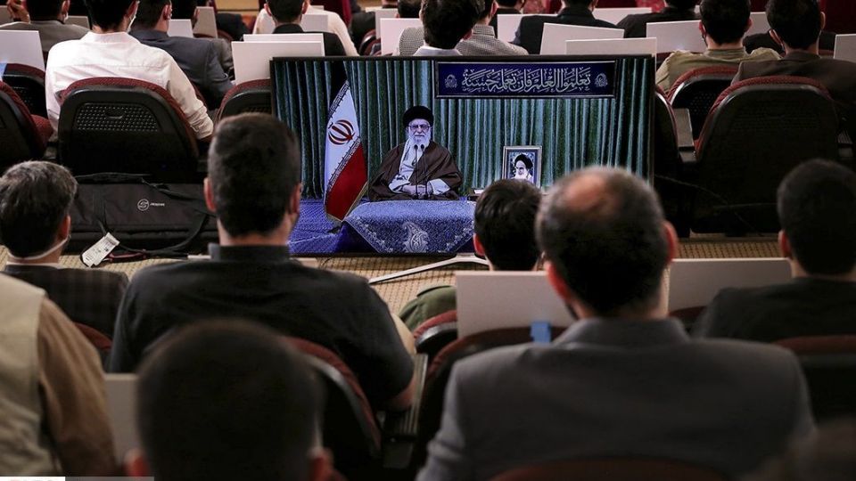 ارتباط تصویری رهبر انقلاب با نمایندگان تشکل‌های دانشجویی