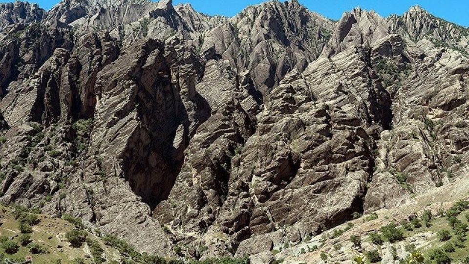 مهراب کوه؛ یکی از زیبایی‌های طبیعت لرستان