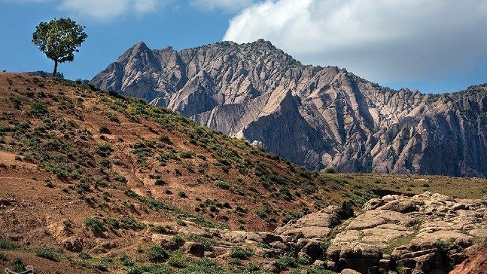 مهراب کوه؛ یکی از زیبایی‌های طبیعت لرستان
