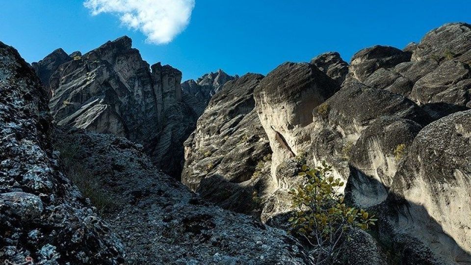 مهراب کوه؛ یکی از زیبایی‌های طبیعت لرستان