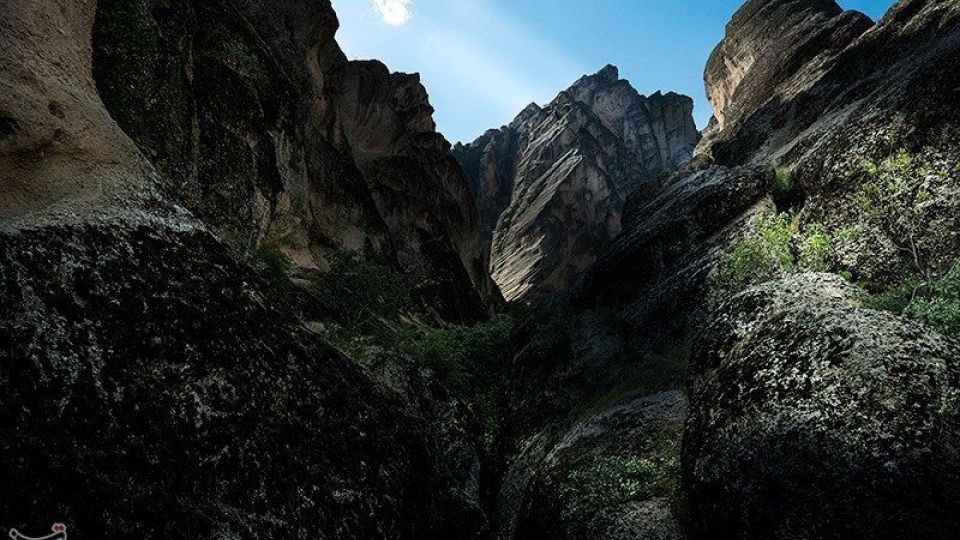 مهراب کوه؛ یکی از زیبایی‌های طبیعت لرستان