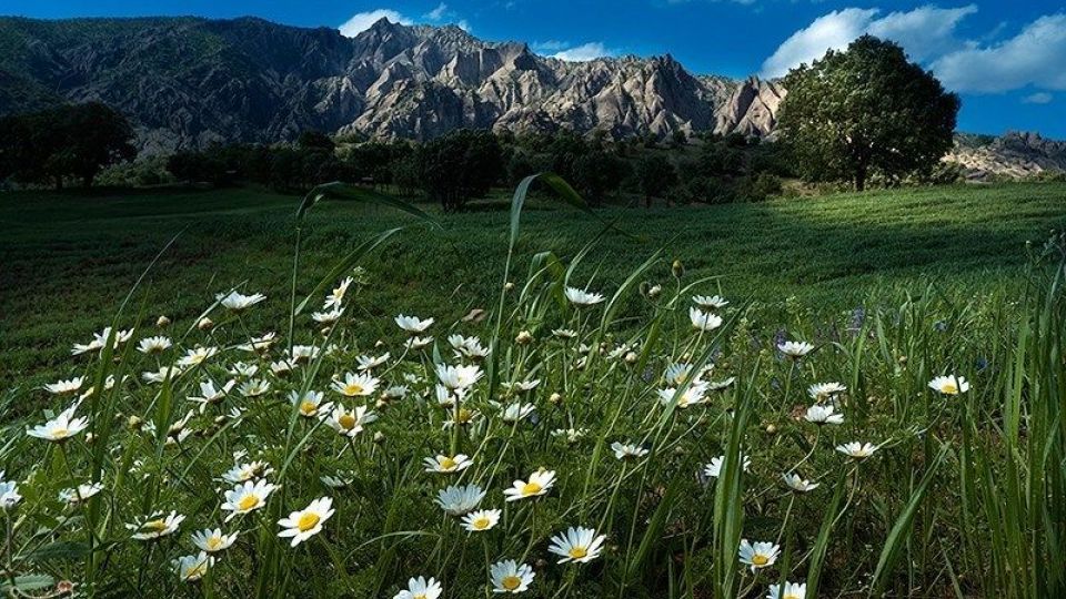 مهراب کوه؛ یکی از زیبایی‌های طبیعت لرستان