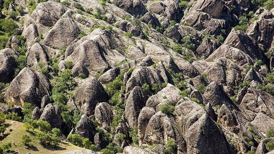 مهراب کوه؛ یکی از زیبایی‌های طبیعت لرستان