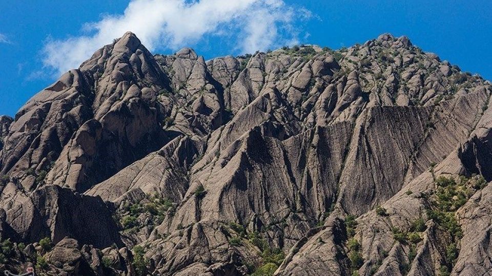 مهراب کوه؛ یکی از زیبایی‌های طبیعت لرستان