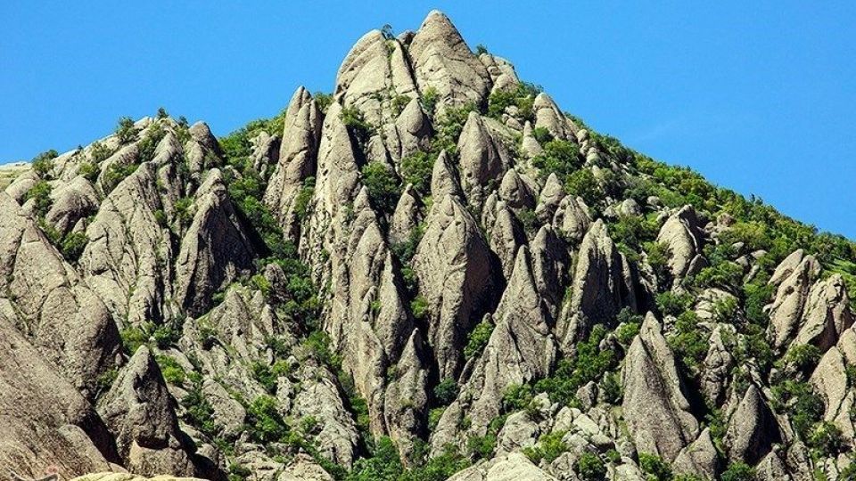 مهراب کوه؛ یکی از زیبایی‌های طبیعت لرستان