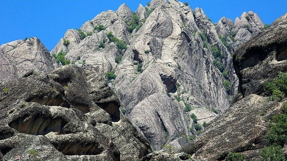 مهراب کوه؛ یکی از زیبایی‌های طبیعت لرستان