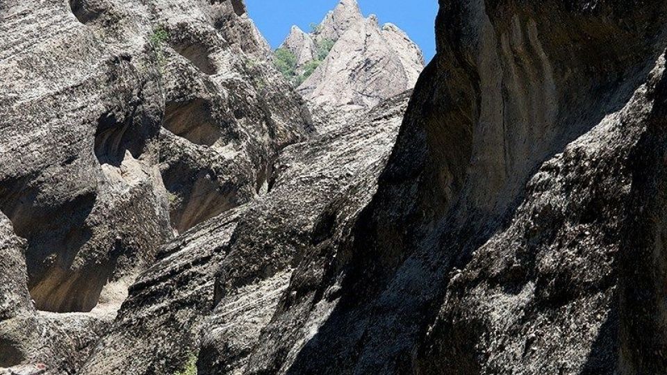 مهراب کوه؛ یکی از زیبایی‌های طبیعت لرستان