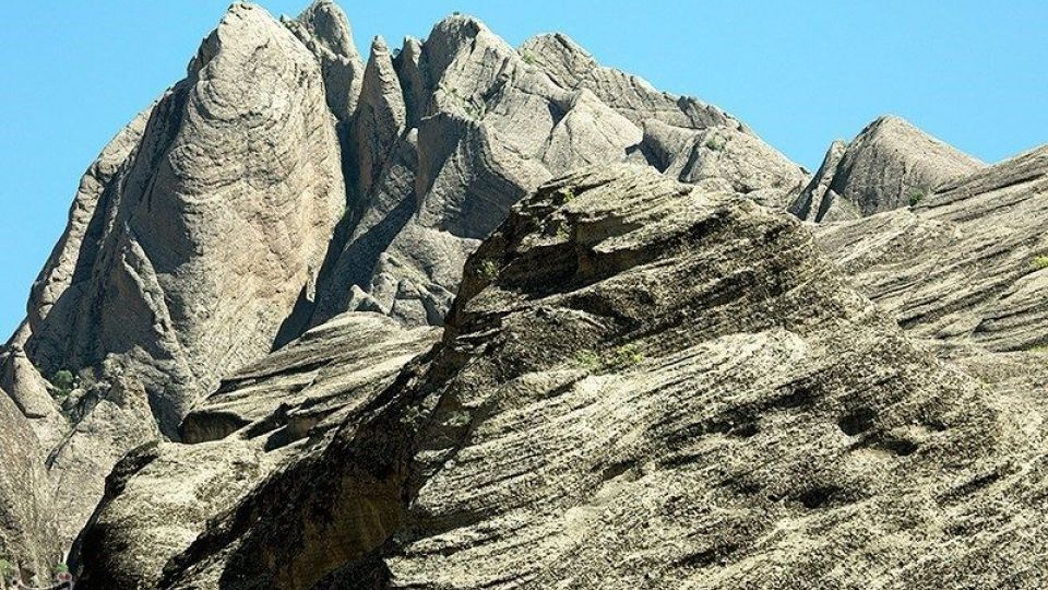 مهراب کوه؛ یکی از زیبایی‌های طبیعت لرستان