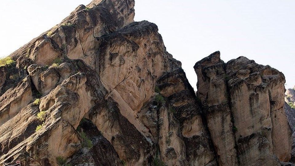 مهراب کوه؛ یکی از زیبایی‌های طبیعت لرستان