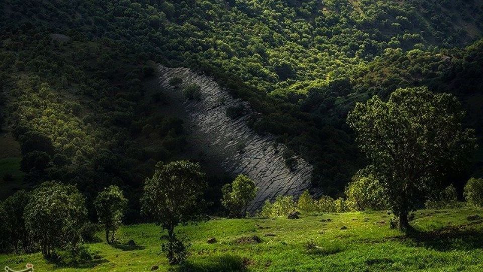 مهراب کوه؛ یکی از زیبایی‌های طبیعت لرستان