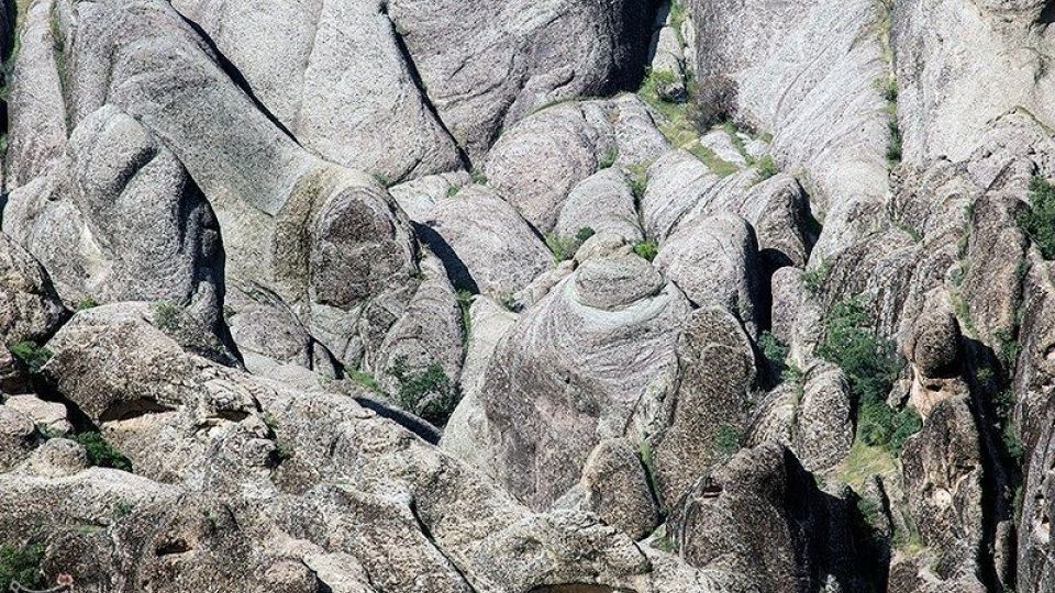 مهراب کوه؛ یکی از زیبایی‌های طبیعت لرستان