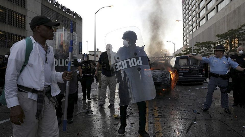 حمله معترضان به دفتر CNN در آتلانتا