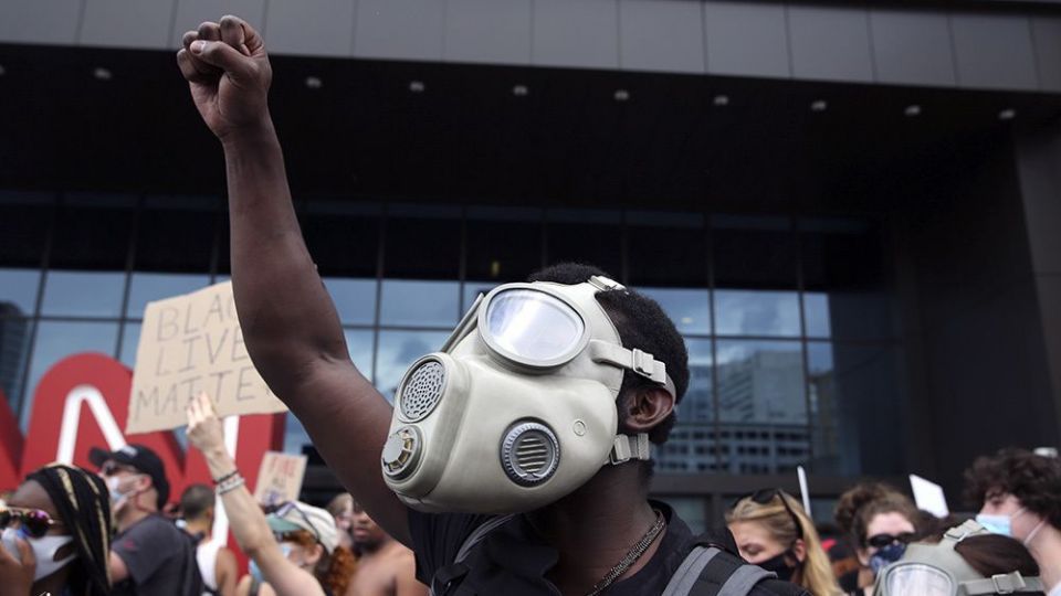 حمله معترضان به دفتر CNN در آتلانتا