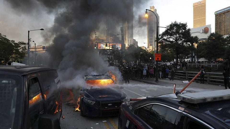 حمله معترضان به دفتر CNN در آتلانتا