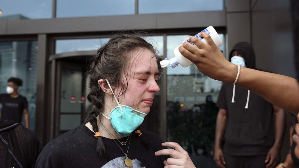 حمله معترضان به دفتر CNN در آتلانتا