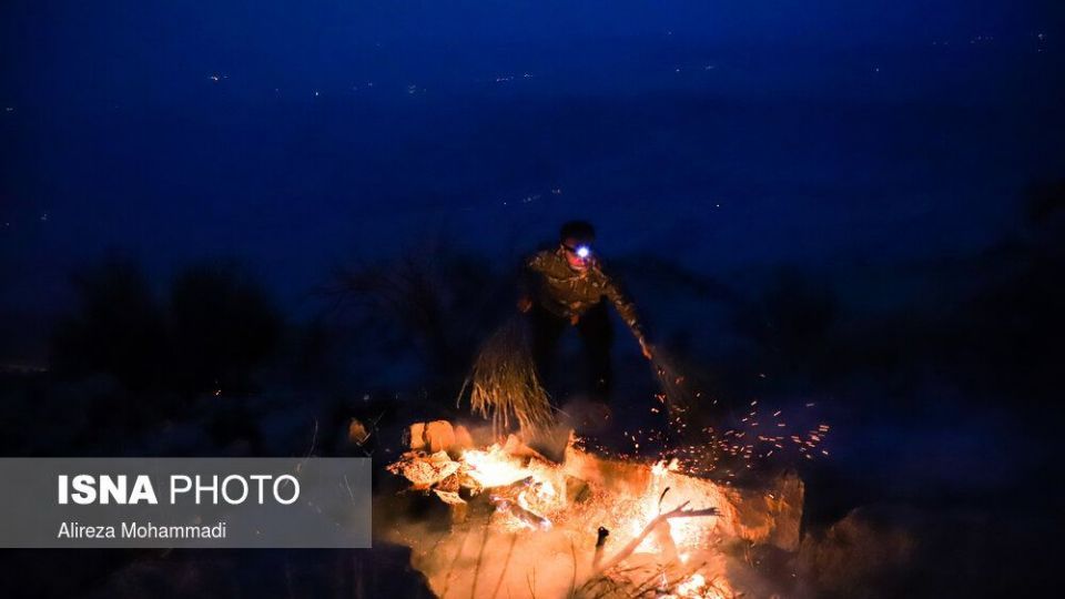 آتش بر جان خاییز