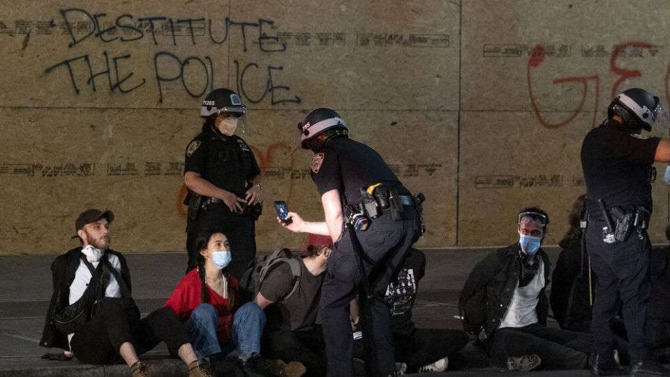 ادامه اعتراضات و خشونت پلیس در آمریکا