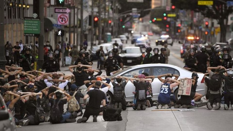 ادامه اعتراضات و خشونت پلیس در آمریکا